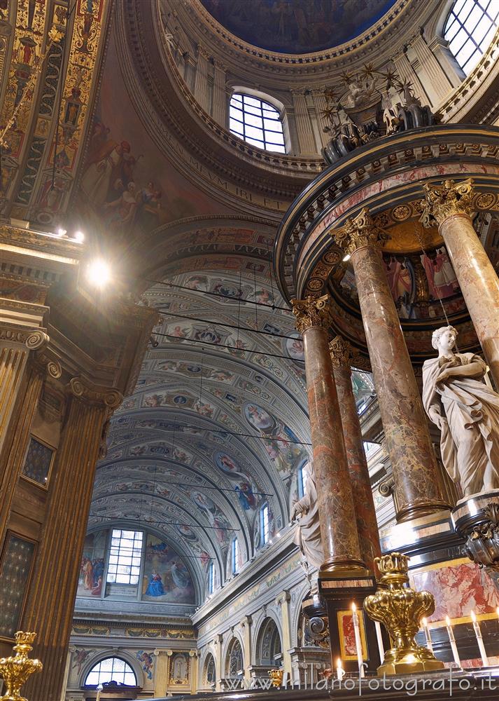Caravaggio (Bergamo) - Altare e navata del Santuario di Caravaggio